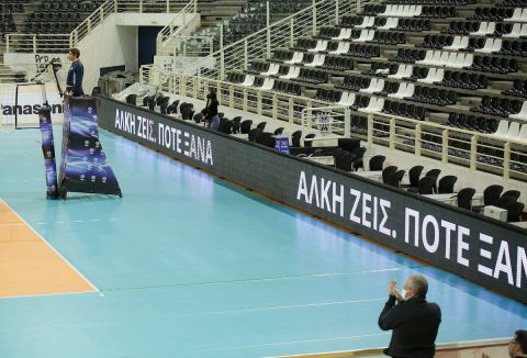 Το μήνυμα για τον Άλκη στις διαφημιστικές πινακίδες στο PAOK Sports Arena