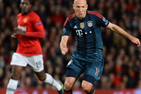 Bayern Munich's Dutch midfielder Arjen Robben runs with the ball during the UEFA Champions League quarter-final first leg football match between Manchester United and Bayern Munich at Old Trafford in Manchester on April 1, 2014.  AFP PHOTO / ANDREW YATES        (Photo credit should read ANDREW YATES/AFP/Getty Images)