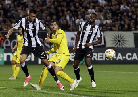 Chelsea's Alvaro Morata, center, duels for the ball with PAOK's Yevhen Khacheridi, left, and Fernando Varela during a Group L Europa League soccer match between PAOK and Chelsea at Toumba stadium in the northern Greek port city of Thessaloniki, Thursday, Sept. 20, 2018. (AP Photo/Thanassis Stavrakis)