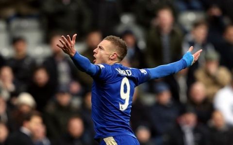 Leicester City's Jamie Vardy celebrates his goal during the English Premier League soccer match between Newcastle United and Leicester City at St James' Park, Newcastle, England, Saturday, Nov. 21, 2015. (AP Photo/Scott Heppell)