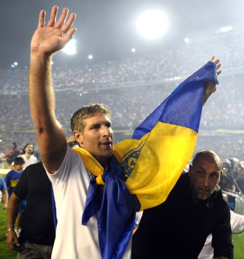Argentine former Boca Juniors footballer Martin Palermo waves during his farewell football match, at La Bombonera stadium in Buenos Aires, on February 4, 2012. AFP PHOTO / Alejandro PAGNI (Photo credit should read ALEJANDRO PAGNI/AFP/Getty Images)