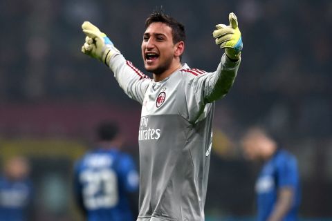 MILAN, ITALY - JANUARY 31:  Gianluigi Donnarumma of AC Milan celebrates during the Serie A match between AC Milan and FC Internazionale Milano at Stadio Giuseppe Meazza on January 31, 2016 in Milan, Italy.  (Photo by Claudio Villa - Inter/Inter via Getty Images)