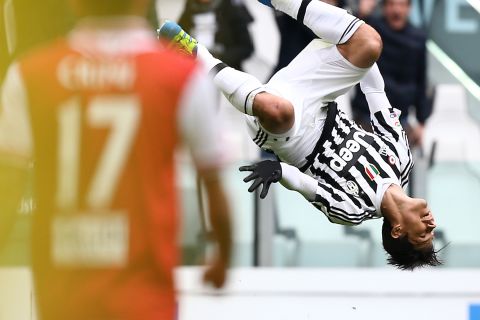 Juventus' midfielder Anderson Hernanes from Brazil celebrates after scoring during the Italian Serie A football match Juventus Vs Carpi on May 1, 2016 at the "Juventus Stadium" in Turin.  / AFP / MARCO BERTORELLO        (Photo credit should read MARCO BERTORELLO/AFP/Getty Images)