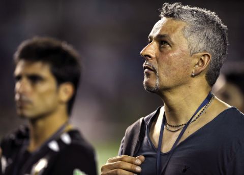 Italian former Boca footballer Roberto Baggio (R) takes part in a Martin Palermo's farewell football match, at La Bombonera stadium in Buenos Aires, on February 4, 2012. AFP PHOTO / Alejandro PAGNI (Photo credit should read ALEJANDRO PAGNI/AFP/Getty Images)