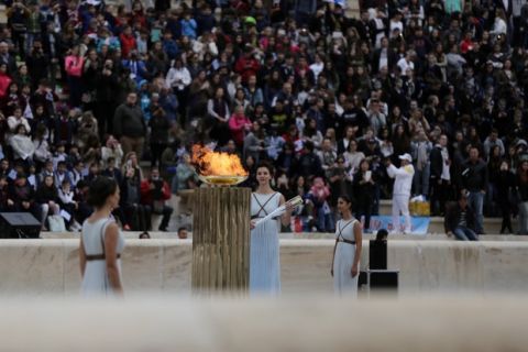 Ο Σταύρος Θεοδωράκης στην αφή της φλόγας για τους Χειμερινούς Ολυμπιακούς Αγώνες στη Ν. Κορέα. Τρίτη 31 Οκτώβρη 2017. (EUROKINISSI / γρ. τυπου Ποτάμι)
