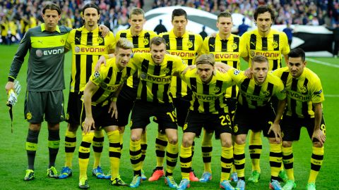 Borussia Dortmund's team pose before the UEFA Champions League final football match between Borussia Dortmund and Bayern Munich at Wembley Stadium in London on May 25, 2013   AFP PHOTO / ADRIAN DENNIS        (Photo credit should read ADRIAN DENNIS/AFP/Getty Images)