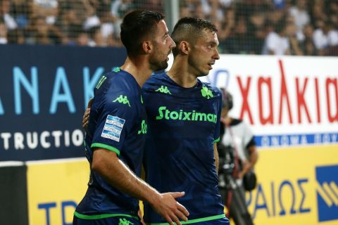 Ο Άντραζ Σπόραρ του Παναθηναϊκού πανηγυρίζει με τον Γιάννη Κώτσιρα γκολ που σημείωσε κόντρα στον ΟΦΗ για τη Super League 2022-2023 στο "Θεόδωρος Βαρδινογιάννης" | Κυριακή 28 Αυγούστου 2022
