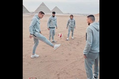 Οι παίκτες της Κροατίας έπαιξαν μπάλα στην Αίγυπτο με φόντο τις Πυραμίδες