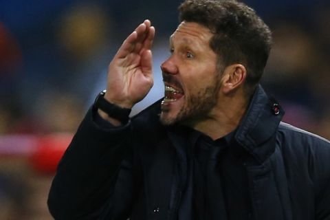Atletico coach Diego Simeone gives instructions to his players during a Champions League Group D soccer match between Atletico Madrid and PSV Eindhoven at the Vicente Calderon stadium in Madrid, Spain, Wednesday, Nov. 23, 2016. (AP Photo/Francisco Seco)