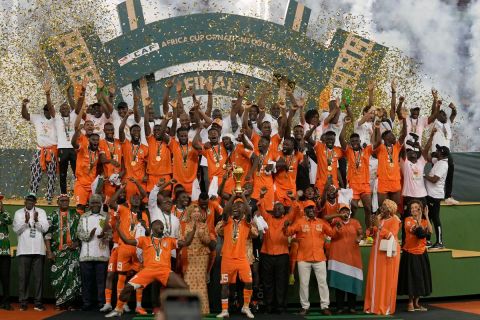 Η απονομή του Κυπέλλου Εθνών Αφρικής 2023 στην Ακτή Ελεφαντοστού έπειτα από τον τελικό με τη Νιγηρία στο "Αλασάν Ουαταρά", Αμπιτζάν | Κυριακή 11 Φεβρουαρίου 2024