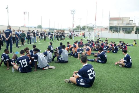 Ολυμπιακός: Χάρισε χαμόγελα σε 40 ασυνόδευτα παιδιά μέσα από το "Youth Football Tournament"