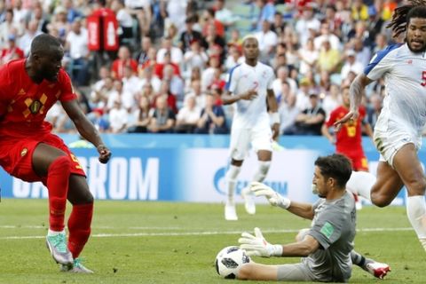 Panama goalkeeper Jaime Penedo, second from right, saves the ball kicked by Belgium's Romelu Lukaku, left, during the group G match between Belgium and Panama at the 2018 soccer World Cup in the Fisht Stadium in Sochi, Russia, Monday, June 18, 2018. (AP Photo/Antonio Calanni)
