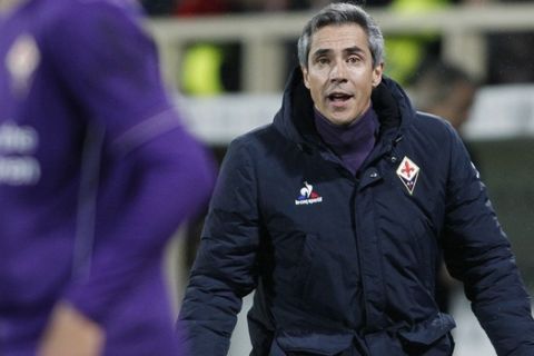 Fiorentina coach Paulo Sousa gestures during a Serie A soccer match between Fiorentina and Inter Milan at the Artemio Franchi stadium in Florence, Italy, Sunday, Feb. 14, 2016. (AP Photo/Fabrizio Giovannozzi) 