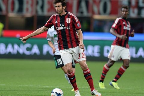 MILAN, ITALY - MAY 18:  Kaka of AC Milan in action during the Serie A match between AC Milan and US Sassuolo Calcio at San Siro Stadium on May 18, 2014 in Milan, Italy.  (Photo by Claudio Villa/Getty Images)