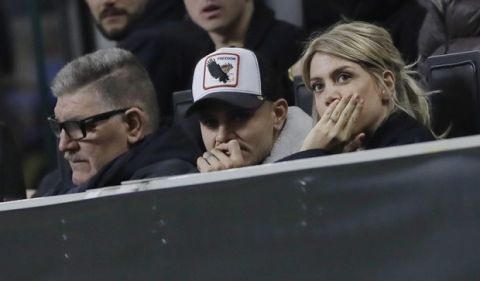 Inter Milan's Mauro Icardi is flanked by his wife Wanda Nara and his father Juan, during the Europa League, round of 32, second leg soccer match between Inter Milan and SK Rapid Vienna, at the San Siro stadium in Milan, Italy, Thursday, Feb. 21, 2019. (AP Photo/Luca Bruno)