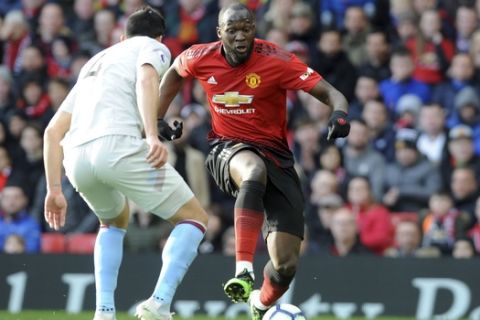 Manchester United's Romelu Lukaku vies for the ball with West Ham's Fabian Balbuena, left, during the English Premier League soccer match between Manchester United and West Ham United at Old Trafford in Manchester, England, Saturday, April 13, 2019. (AP Photo/Rui Vieira)