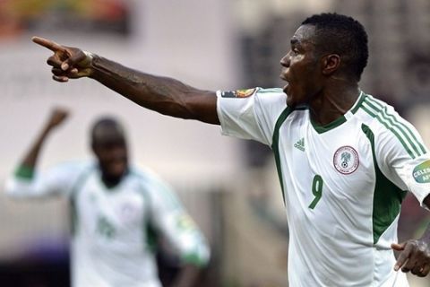 
Με Εμενίκε στο Mundial η Νιγηρία, προβάδισμα το Καμερούν