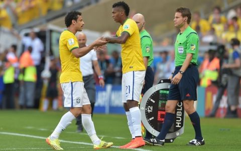 BELO HORIZONTE, BRAZIL - JUNE 28:  Fred of Brazil is substituted by Jo of Brazil during the 2014 FIFA World Cup Brazil round of 16 match between Brazil and Chile at Estadio Mineirao on June 28, 2014 in Belo Horizonte, Brazil.  (Photo by Buda Mendes/Getty Images)