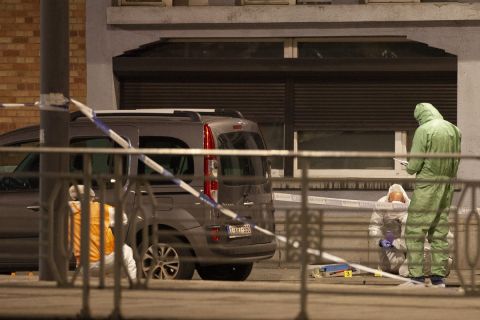 Οι αστυνομικές αρχές του Βελγίου εξετάζουν το σημείο της δολοφονίας των δύο Σουηδών φιλάθλων