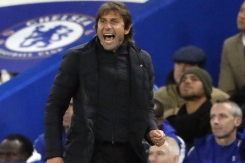 Chelsea's team manager Antonio Conte shouts during the English Premier League soccer match between Chelsea and Manchester United at Stamford Bridge stadium in London, Sunday, Nov. 5, 2017.(AP Photo/Frank Augstein)