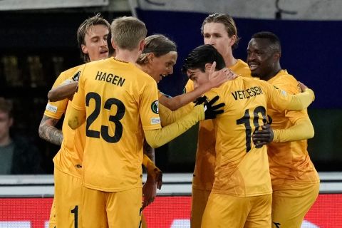 Οι παίκτες της Μπόντο Γκλιμτ πανηγυρίζουν γκολ που σημείωσαν κόντρα στην Άλκμααρ για τη φάση των 16 του Europa Conference League 2021-2022 στo "ΑΦΑΣ", Άλκμααρ | Πέμπτη 17 Μαρτίου 2022