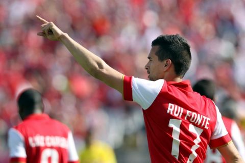 Braga's Rui Fonte celebrates after scoring the opening goal against Porto during their Portugal Cup final soccer match Sunday, May 22, 2016, at the National stadium in Oeiras, outside Lisbon. (AP Photo/Steven Governo)