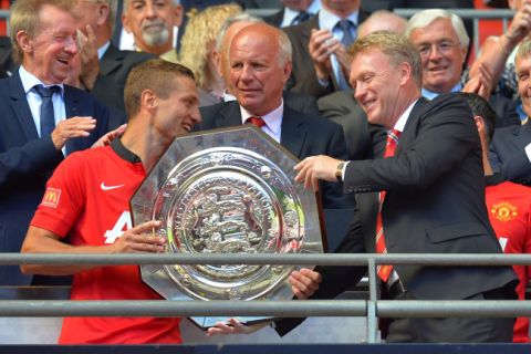 LONDON, ENGLAND - AUGUST 11:  Nemanja Vidic of Manchester United and manager David Moyes with the trophy after victory in the FA Community Shield match between Manchester United and Wigan Athletic at Wembley Stadium on August 11, 2013 in London, England.  (Photo by Mike Hewitt/Getty Images)