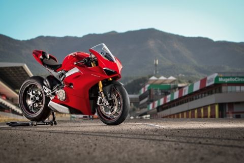 Αυτή είναι η νέα Ducati Panigale V4