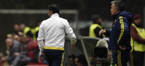 "Fenerbahce's Portuguese coach Vitor Pereira (L) is sent off by the referee during the UEFA Europa League round of 16 second leg football match between SC Braga vs Fenerbahce SK at the Estadio Municipal de Braga in Braga on March 17, 2016. / AFP / FRANCISCO LEONG        (Photo credit should read FRANCISCO LEONG/AFP/Getty Images)"