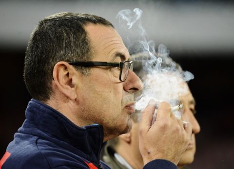 Napoli coach Maurizio Sarri smokes during a Serie A soccer match between Napoli and Sassuolo, at the San Paolo stadium in Naples, Italy, Saturday, Jan. 16, 2016. (AP Photo/Salvatore Laporta)