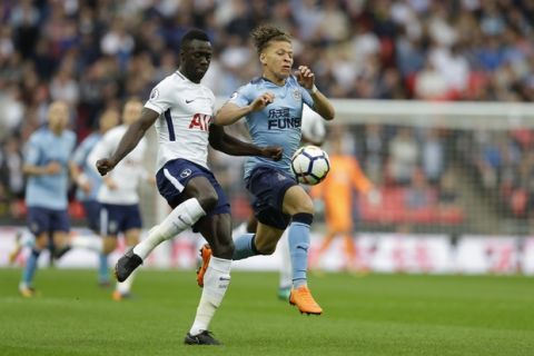 Newcastle United's Dwight Gayle, right, and Tottenham Hotspur's Moussa Sissoko vies for the ball with during the English Premier League soccer match between Tottenham Hotspur and Newcastle United at Wembley Stadium, in London, England, Wednesday, May 9, 2018. (AP Photo/Alastair Grant)