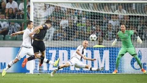 WARSAW, POLAND - AUGUST 23: Robert Benson of Dundalk FC scores the goal for his team during Legia Warsaw v Dundalk FC - UEFA Champions League Play Off 2nd Leg at the Wojsko Polskie Stadium on August 23, 2016 in Warsaw, Poland. (Photo by Adam Nurkiewicz/Getty Images)
