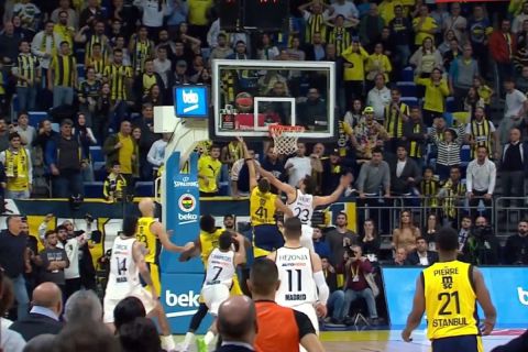EuroLeague: Το κλέψιμο του Γκούντουριτς και το νικητήριο καλάθι του Μάνταρ κόντρα στη Ρεάλ στην κορυφή του Top-10 της 11ης αγωνιστικής