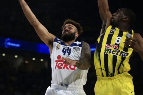 Fenerbahce's Ekpe Udoh, left, tries to stop Real Madrid's Jeffery Taylor during their Final Four Euroleague semifinal basketball match at Sinan Erdem Dome in Istanbul, Friday, May 19, 2017. (AP Photo/Lefteris Pitarakis)