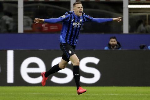 Atalanta's Josip Ilicic celebrates after scoring his side's second goal during the Champions League round of 16, first leg, soccer match between Atalanta and Valencia at the San Siro stadium in Milan, Italy, Wednesday, Feb. 19, 2020. (AP Photo/Luca Bruno)