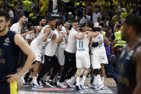 Real Madrid's players celebrate after winning their Final Four Euroleague final basketball match against Fenerbahce in Belgrade, Serbia, Sunday, May 20, 2018. (AP Photo/Darko Vojinovic)
