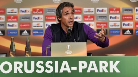 Fiorentina head coach Paulo Sousa talks to the media at a press conference prior the Europa League soccer match between Borussia Moenchengladbach and ACF Fiorentina in Moenchengladbach, Germany, Wednesday, Feb. 15, 2017. (AP Photo/Martin Meissner)