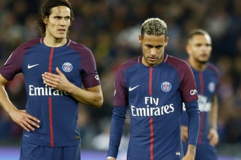 Paris Saint Germain's Edinson Cavani, left, and Neymar look on prior to shoot a free kick during their French League One soccer match between PSG and Olympique Lyon at the Parc des Princes stadium in Paris, France, Sunday, Sept. 17, 2016. (AP Photo/Francois Mori)