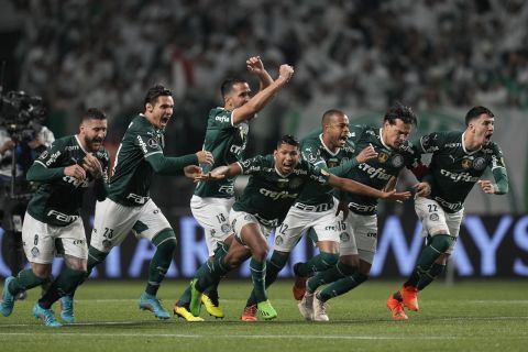 Οι παίκτες της Παλμέιρας πανηγυρίζουν την πρόκρισή τους στα ημιτελικά του Copa Libertadores