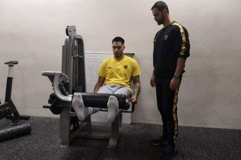 Ο Κόνιαρης συνεχίζει την αποθεραπεία του στο γήπεδο της ΑΕΚ στα Άνω Λιόσια