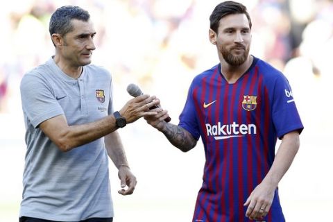 FC Barcelona's Lionel Messi, right, and his coach Ernesto Valverde ahead of the Joan Gamper trophy friendly soccer match between FC Barcelona and Boca Juniors at the Camp Nou stadium in Barcelona, Spain, Wednesday, Aug. 15, 2018. (AP Photo/Manu Fernandez)