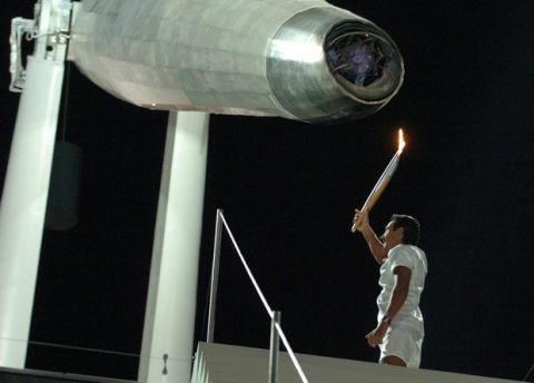 epa000250012 Greek Olympic surfing champion Nikos Kaklamanakis lights the Olympic Flame during the opening ceremony of the Athens 2004 Olympic Games in the Olympic Stadium, Friday 13 August 2004.   epa/dpa   Kay Nietfeld EPA/Kay Nietfeld