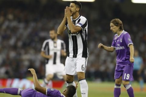Juventus' Sami Khedira reacts after conceding a free kick for a challenge on Real Madrid's Casemiro during the Champions League final soccer match between Juventus and Real Madrid at the Millennium stadium in Cardiff, Wales Saturday June 3, 2017. (AP Photo/Frank Augstein)