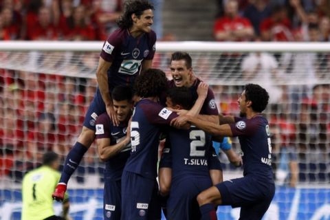 PSG's Giovani Lo Celso, center, is congratulated by teammates after scoring his side opening goal during the French Cup soccer final Paris Saint Germain against Les Herbiers at the Stade de France stadium in Saint-Denis, outside Paris, Tuesday, May 8, 2018. (AP Photo/Francois Mori)