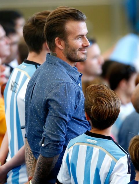 RIO DE JANEIRO, BRAZIL - JULY 13:  Former England international David Beckham and sons Brooklyn Beckham (L) and Romeo Beckham (R) prior to the 2014 FIFA World Cup Brazil Final match between Germany and Argentina at Maracana on July 13, 2014 in Rio de Janeiro, Brazil.  (Photo by Jamie Squire/Getty Images)
