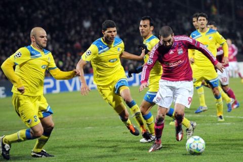 Lyon's Argentinian forward Lisandro Lopez (R) vies with Apoel Nicosia Portuguese defender Paul Jorge Gomes during the Champion's League football match Lyon Vs Apoel Nicosia , on February 14,  2012 at the Gerland stadium in Lyon. AFP PHOTO PHILIPPE MERLE (Photo credit should read PHILIPPE MERLE/AFP/Getty Images)