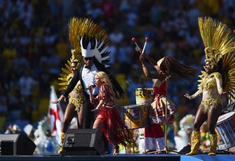 RIO DE JANEIRO, BRAZIL - JULY 13:  Singer Shakira performs during the closing ceremony prior to the 2014 FIFA World Cup Brazil Final match between Germany and Argentina at Maracana on July 13, 2014 in Rio de Janeiro, Brazil.  (Photo by Laurence Griffiths/Getty Images)