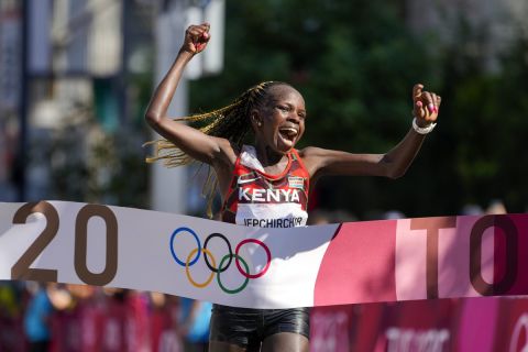 Η Πέρες Γιεπτσιτσίρ από την Κένυα ήταν η μεγάλη νικήτρια στον Μαραθώνιο