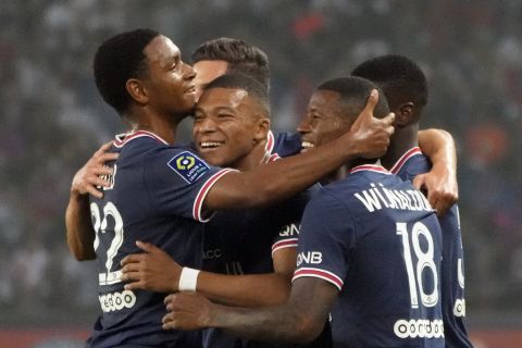 Οι παίκτες της Παρί πανηγυρίζουν γκολ που σημείωσαν κόντρα στη Στρασμπούρ για τη Ligue 1 2021-2022 στο "Παρκ ντε Πρενς", Παρίσι | Σάββατο 14 Αυγούστου 2021