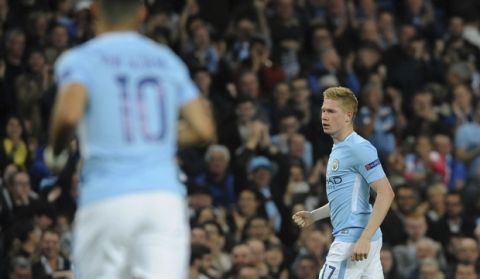 Manchester City's Kevin De Bruyne, right celebrates after scoring the opening goal of the game during the Champions League Group F soccer match between Manchester City and Shakhtar Donetsk at Etihad stadium, Manchester, England, Tuesday, Sept. 26, 2017. (AP Photo/Rui Vieira)